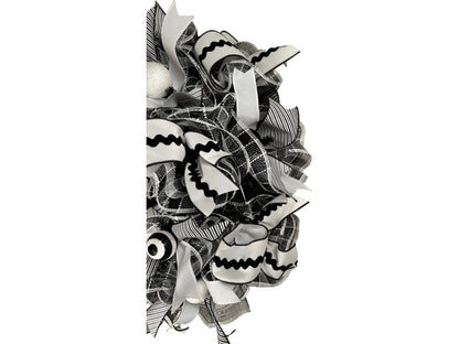 spooky eye catching black and white Halloween wreath for front door, wreath for Halloween, wreath for October