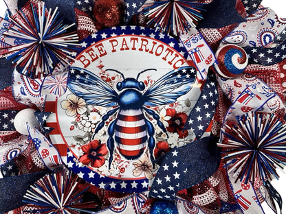 patriotic bee wreath made live on TikTok 3-22-24