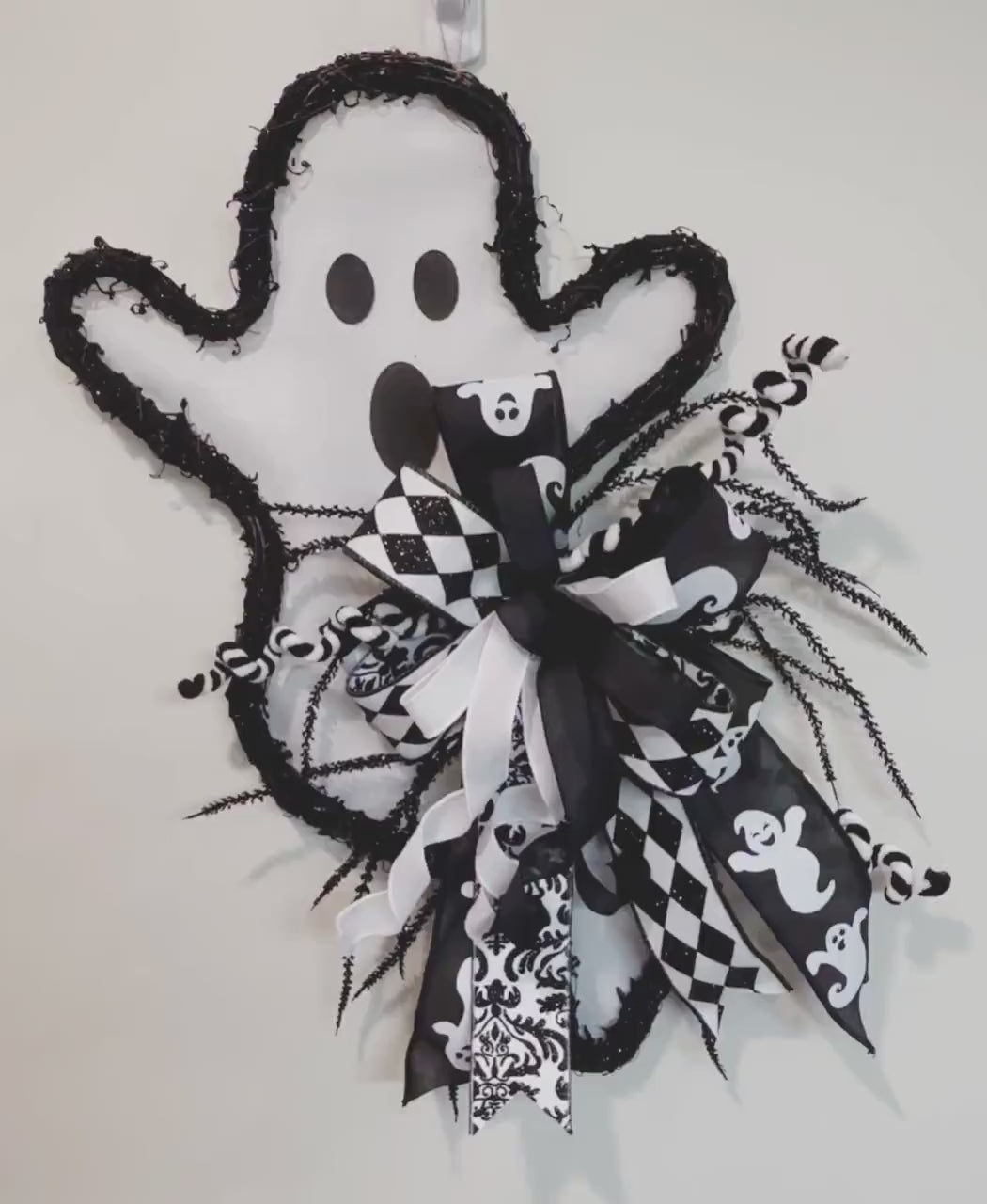 grapevine Halloween white ghost wreath, black and white door décor, haunting beauty and trick-or-treat vibes, screen door wreath